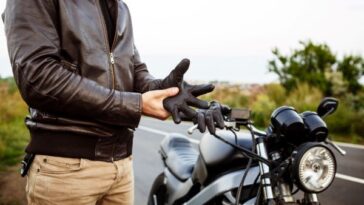 Jazda motocyklem we dwoje – w jaki sposób bezpiecznie przewozić pasażera?